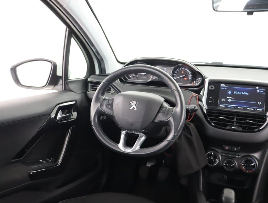 2017 Peugeot 208 - 9