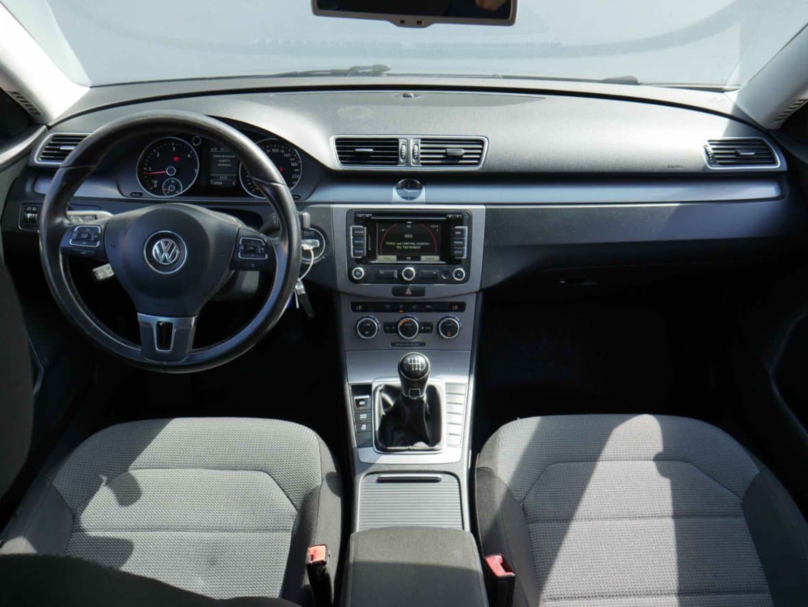 2013 Volkswagen PASSAT - 8