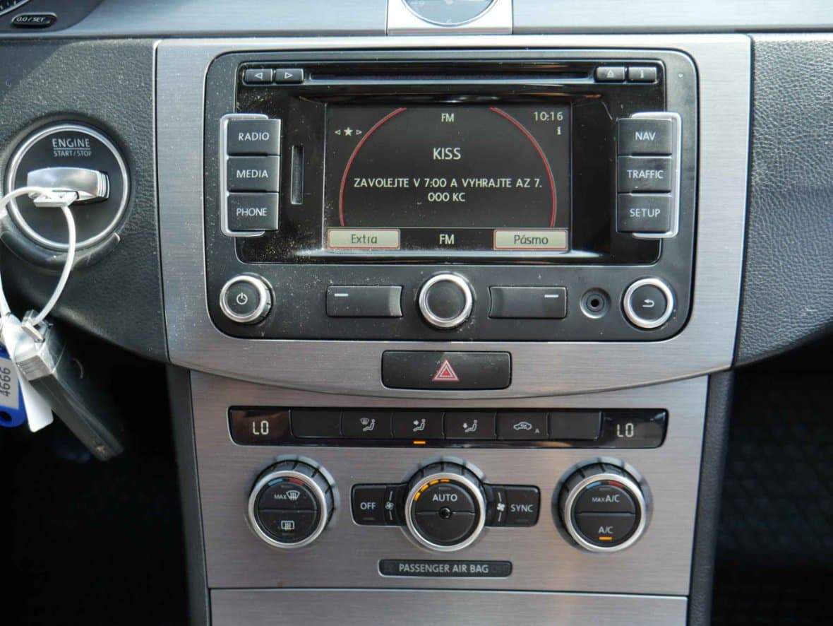 2013 Volkswagen PASSAT - 17