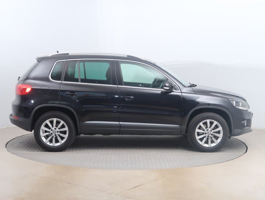 2012 Volkswagen TIGUAN - 8