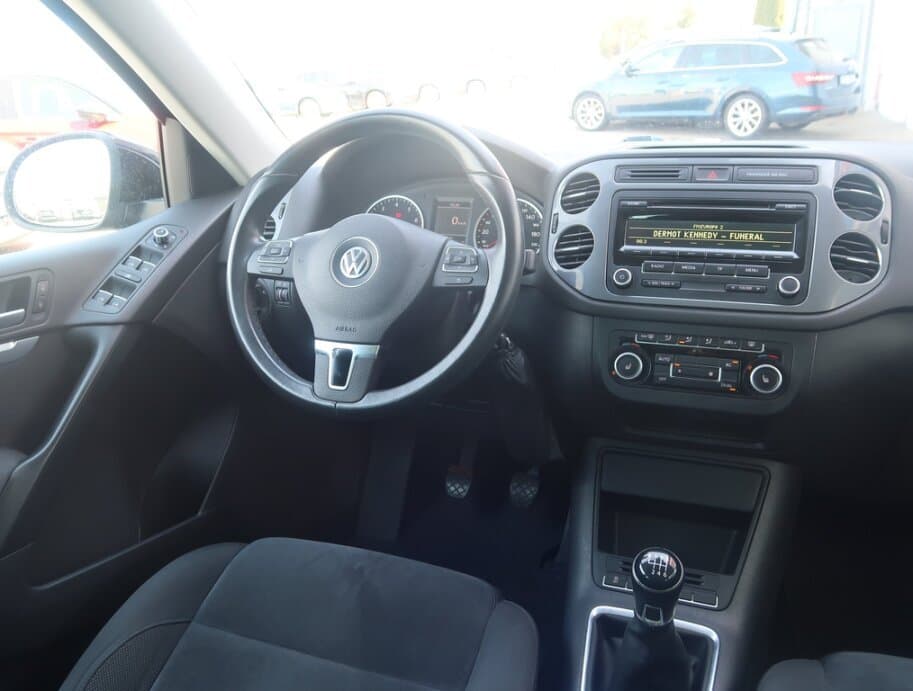 2012 Volkswagen TIGUAN - 9