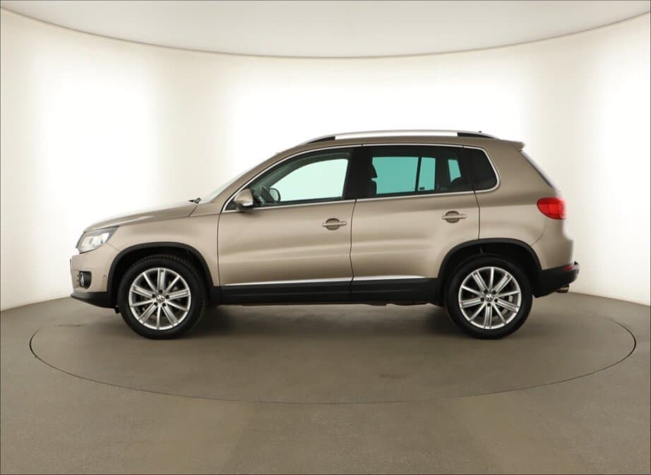 2012 Volkswagen TIGUAN - 4