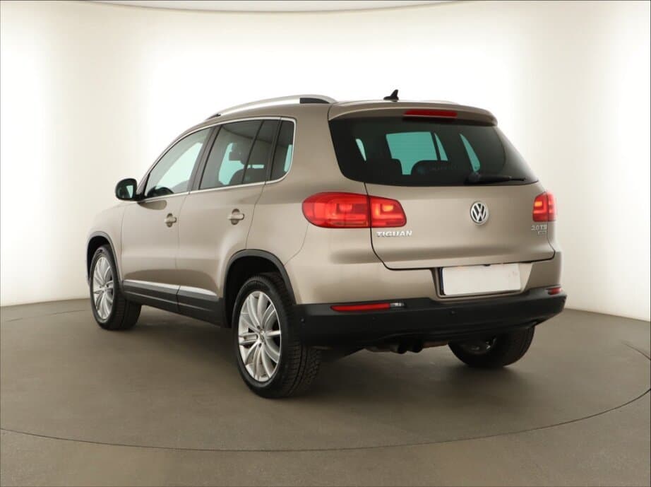 2012 Volkswagen TIGUAN - 5