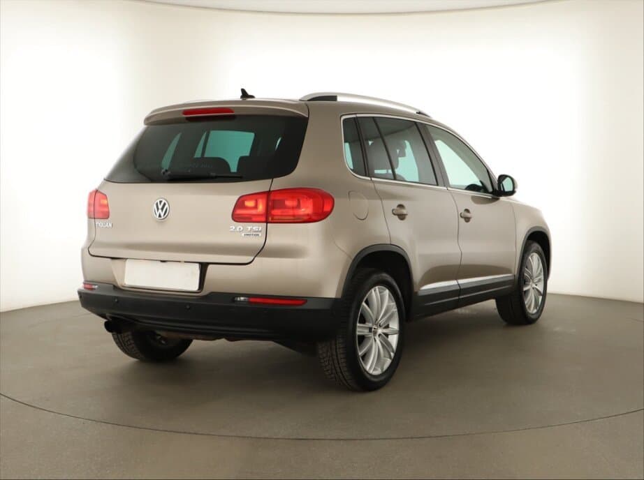 2012 Volkswagen TIGUAN - 7