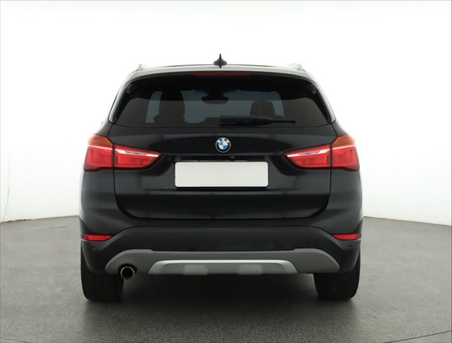 2017 BMW X1 - 6