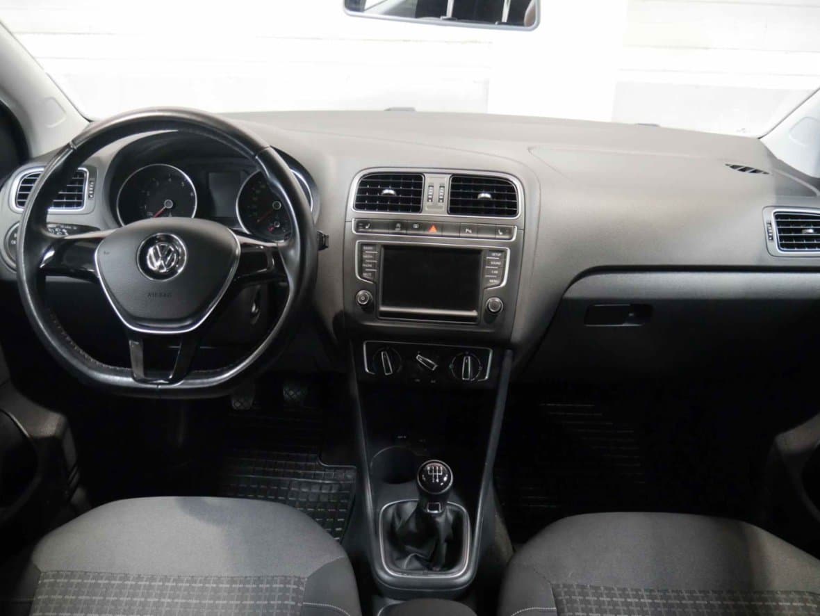 2016 Volkswagen POLO - 8