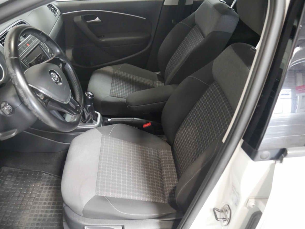 2016 Volkswagen POLO - 9