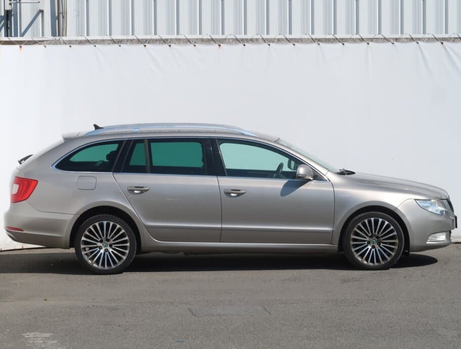 2012 Škoda SUPERB - 8