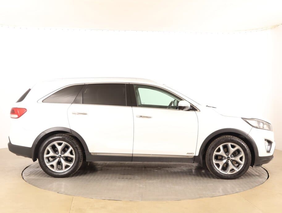 2016 Kia SORENTO - 8
