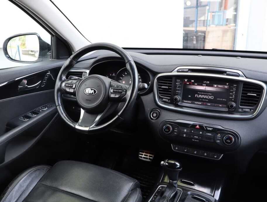 2016 Kia SORENTO - 9