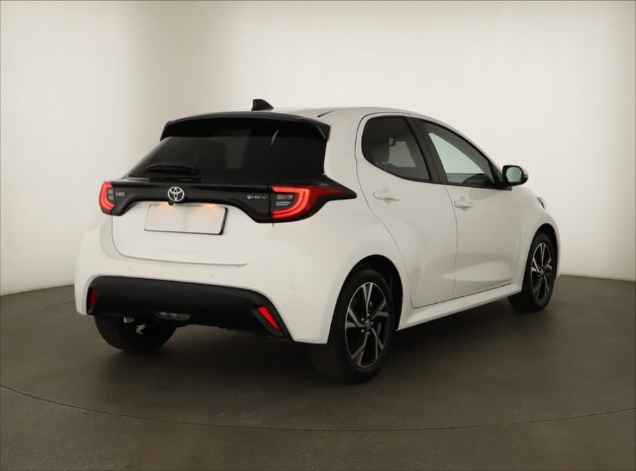 2026 Toyota YARIS - 7