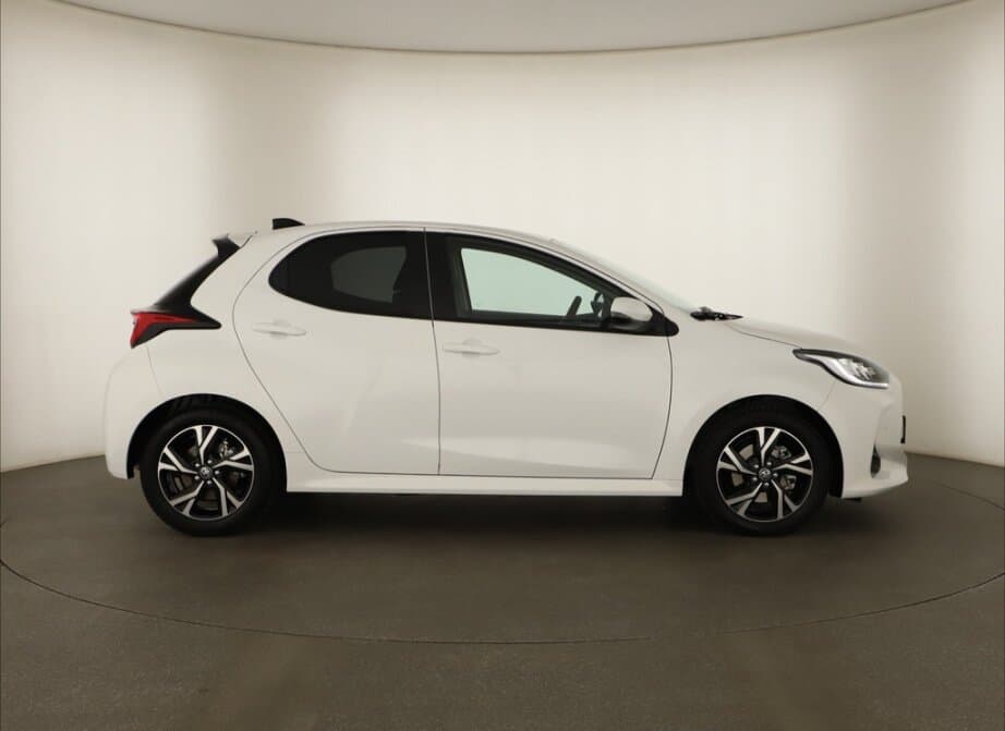 2026 Toyota YARIS - 8