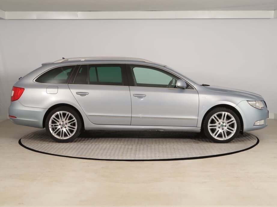 2011 Škoda SUPERB - 8