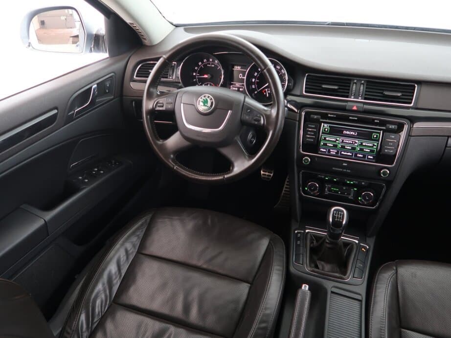 2011 Škoda SUPERB - 9