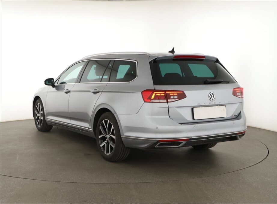 2020 Volkswagen PASSAT - 5