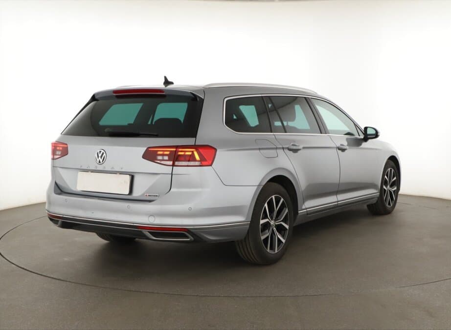 2020 Volkswagen PASSAT - 7