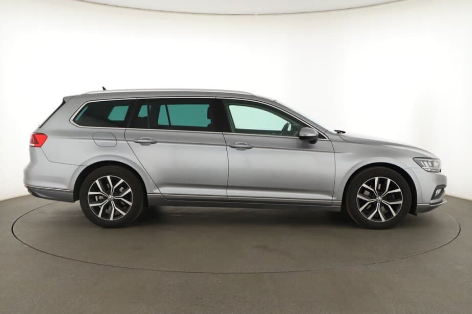 2020 Volkswagen PASSAT - 8