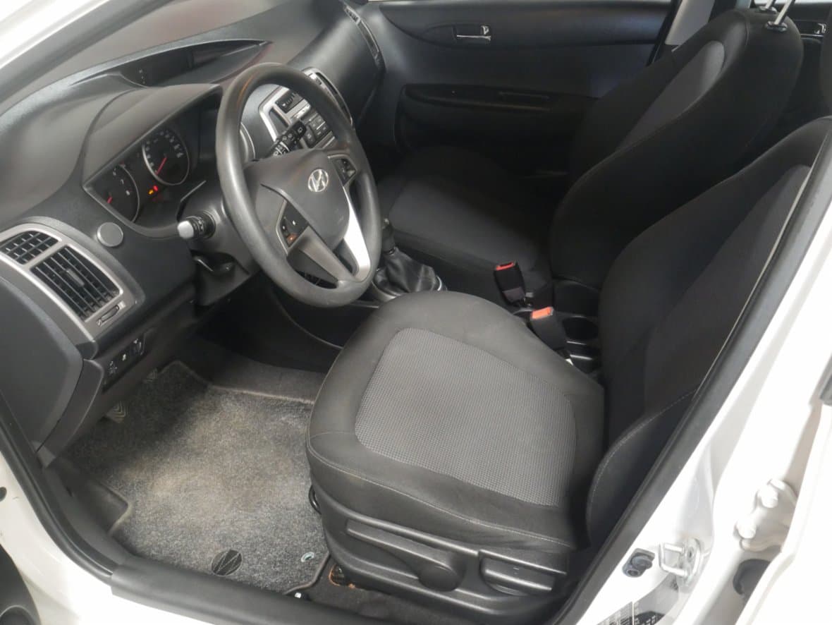 2012 Hyundai i20 - 17