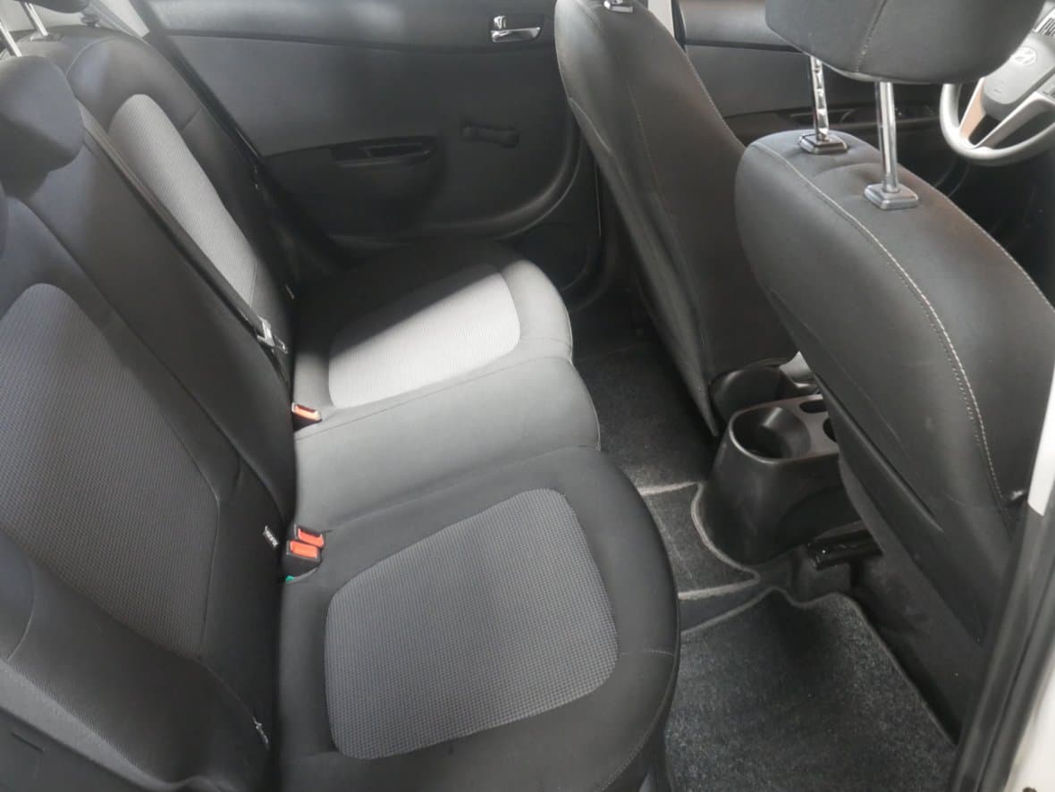 2012 Hyundai i20 - 21