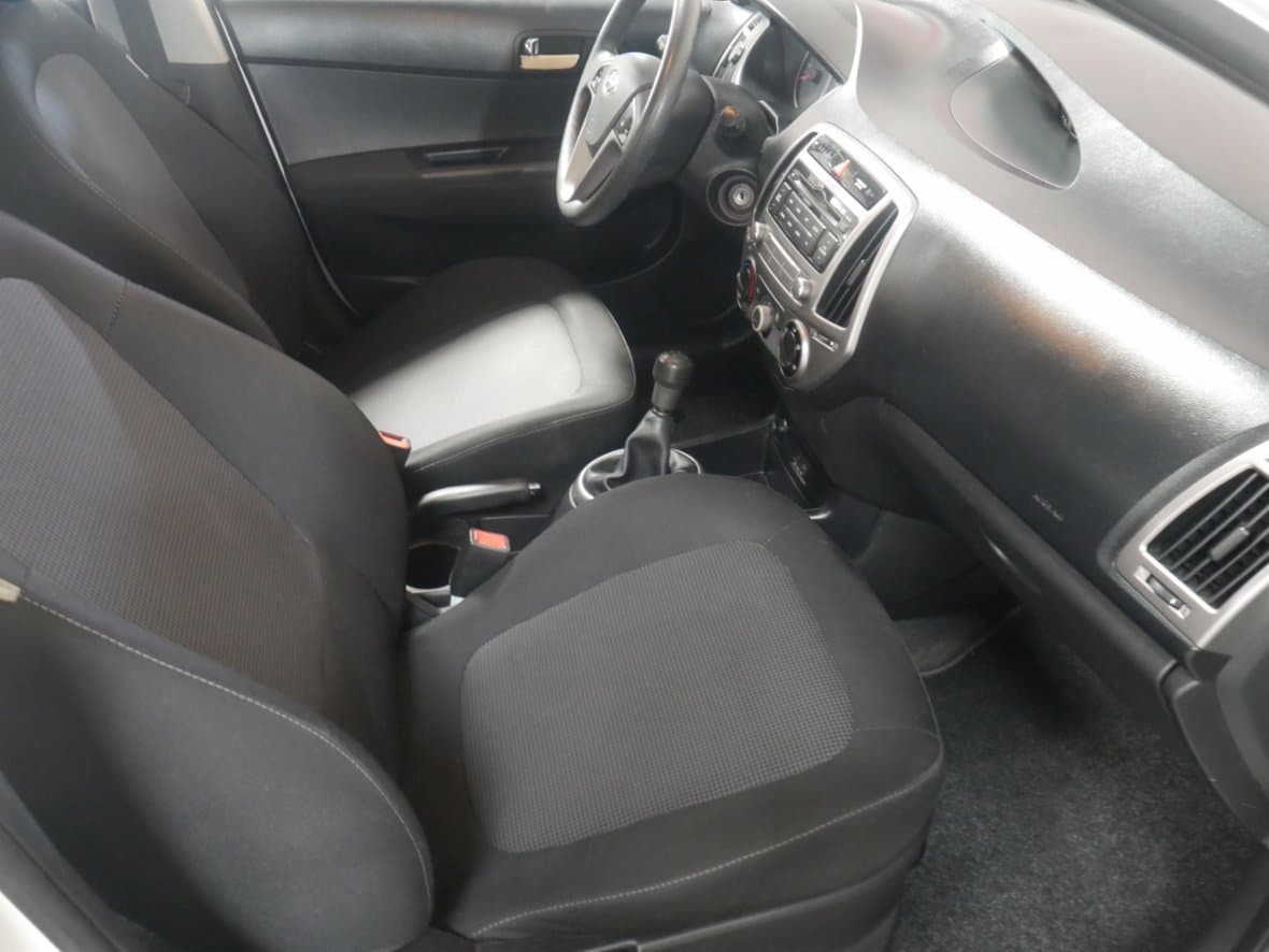 2012 Hyundai i20 - 23
