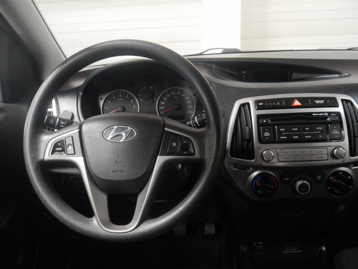 2012 Hyundai i20 - 27
