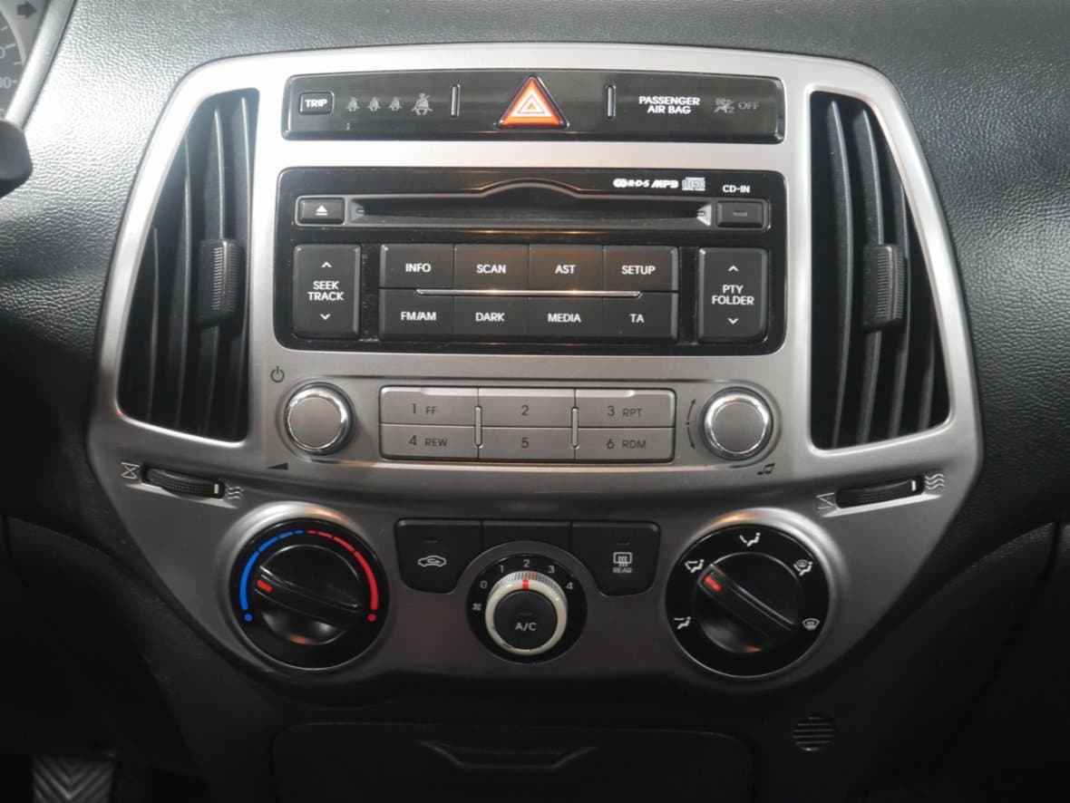 2012 Hyundai i20 - 31
