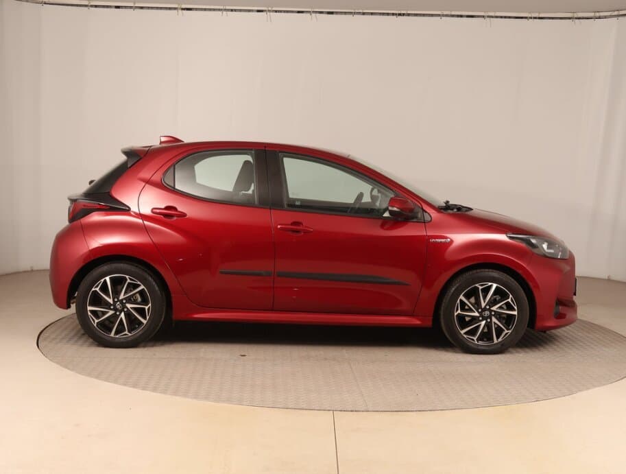 2021 Toyota YARIS - 8