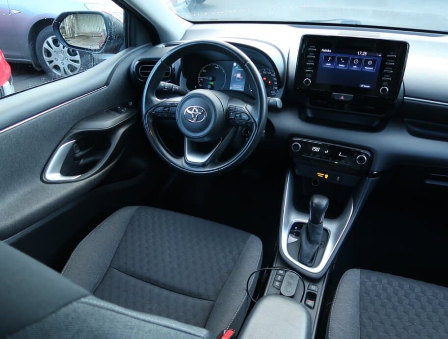 2021 Toyota YARIS - 9
