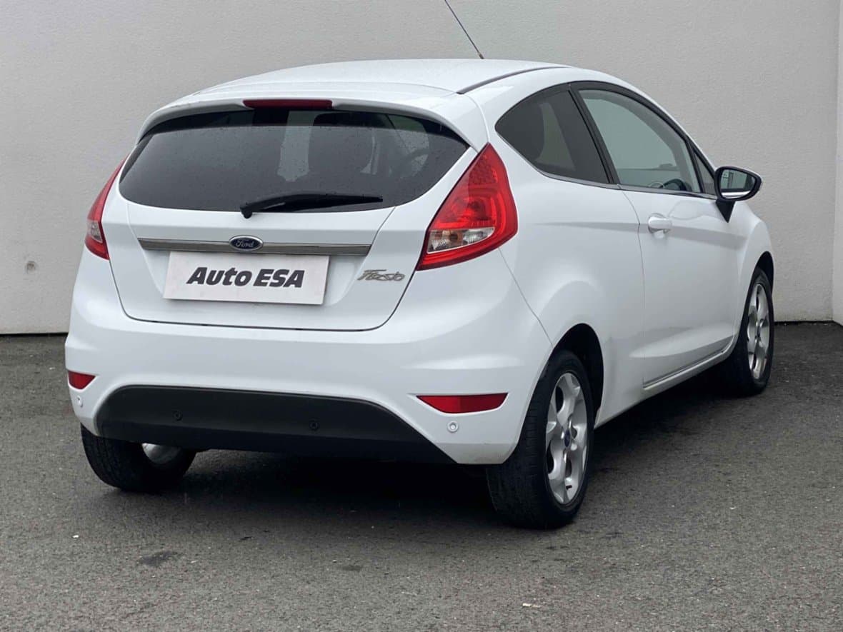 2011 Ford FIESTA - 7
