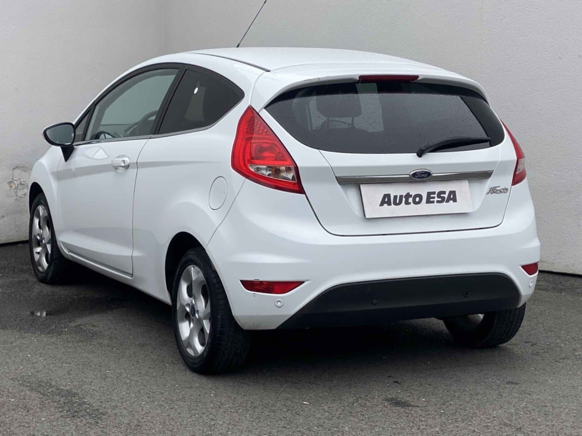2011 Ford FIESTA - 11