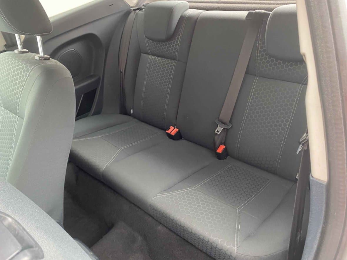 2011 Ford FIESTA - 19