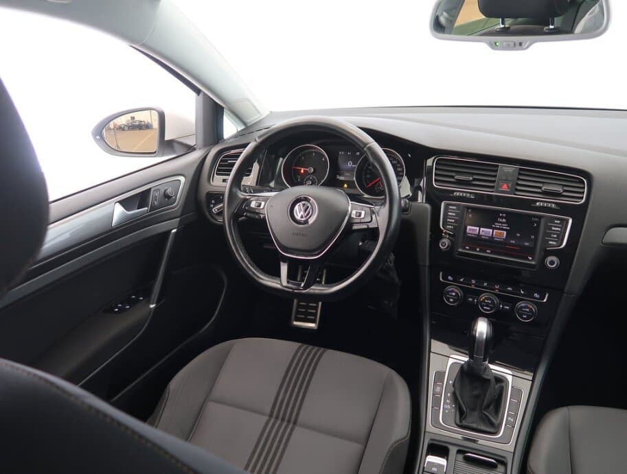 2016 Volkswagen GOLF - 9