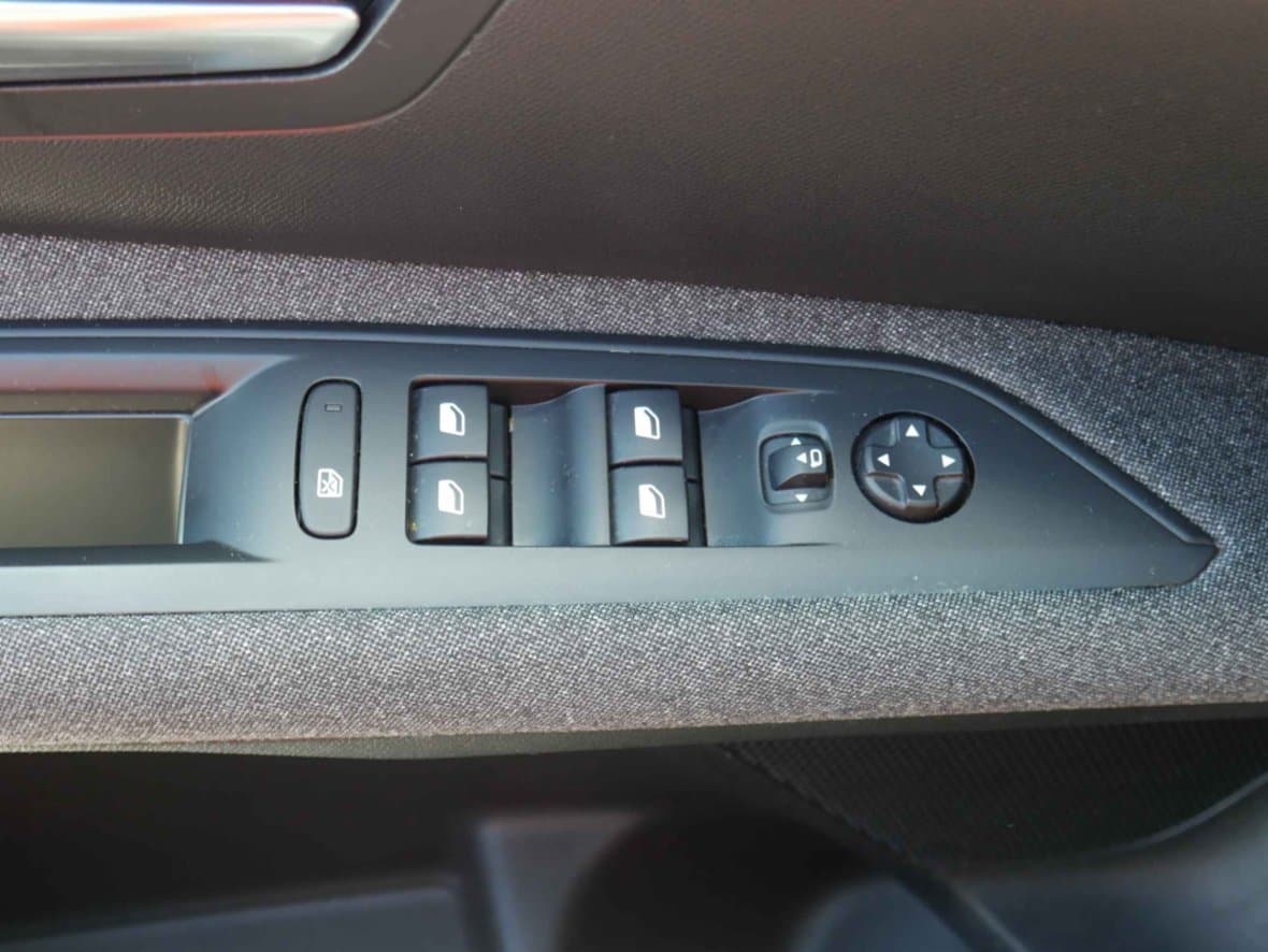2020 Peugeot 3008 - 11