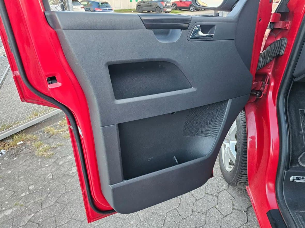 Volkswagen MULTIVAN - 9