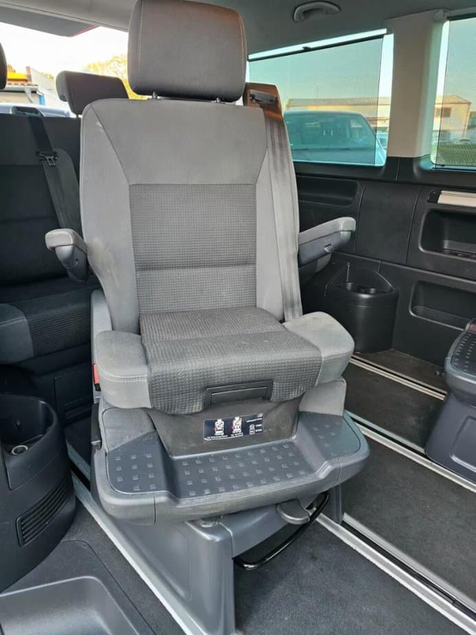 Volkswagen MULTIVAN - 10