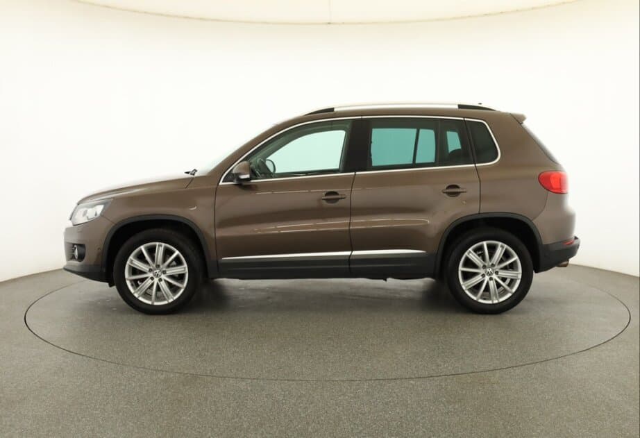 2011 Volkswagen TIGUAN - 4