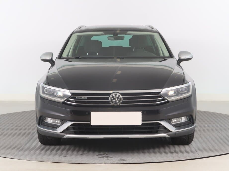 2018 Volkswagen PASSAT - 2