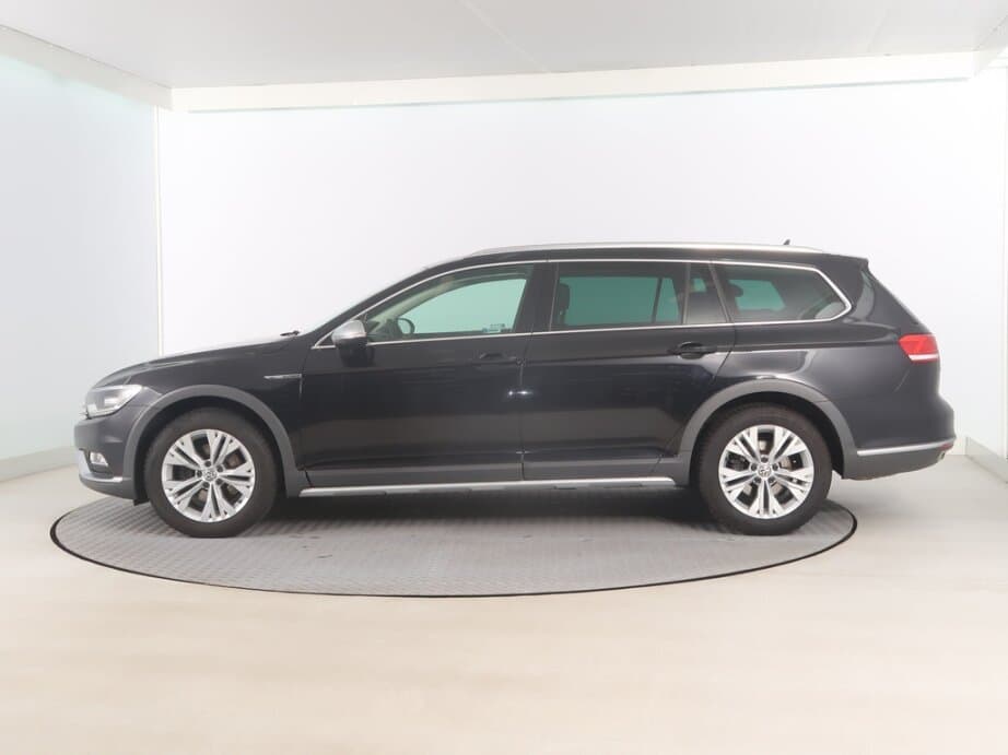 2018 Volkswagen PASSAT - 4