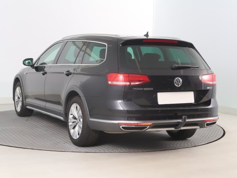 2018 Volkswagen PASSAT - 5