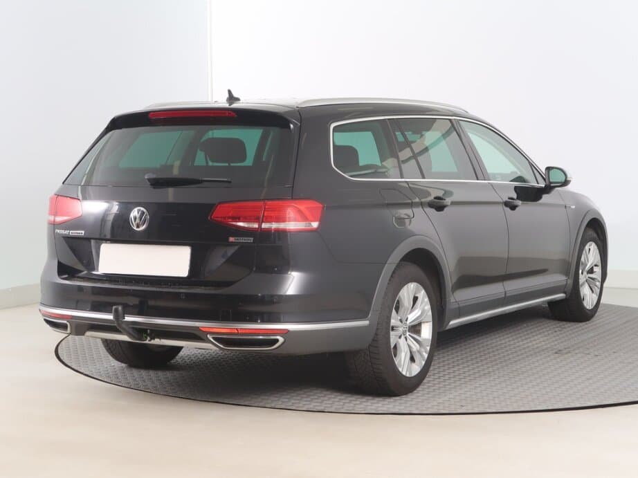 2018 Volkswagen PASSAT - 7