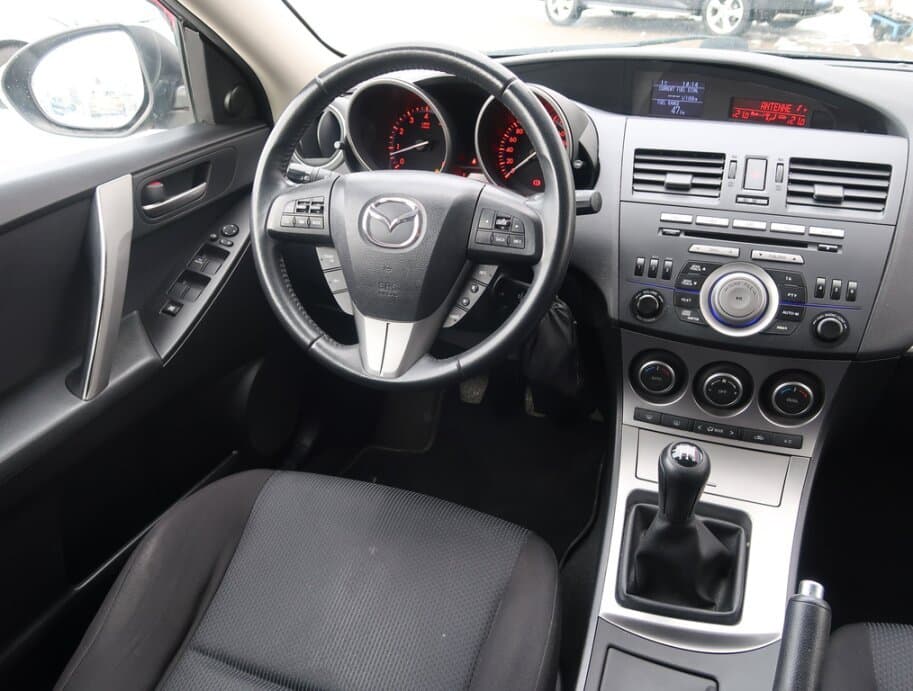 2011 Mazda 3 - 9