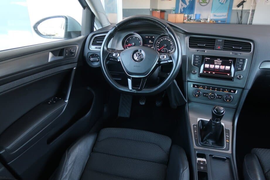 2013 Volkswagen GOLF - 9