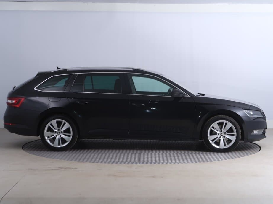 2016 Škoda SUPERB - 8
