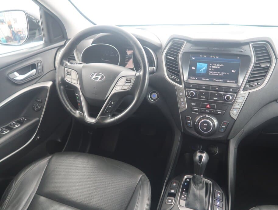 2017 Hyundai SANTA FE - 9