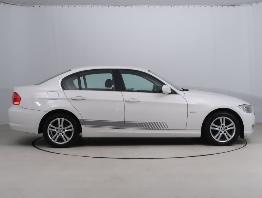 2011 BMW 3-SERIES - 8