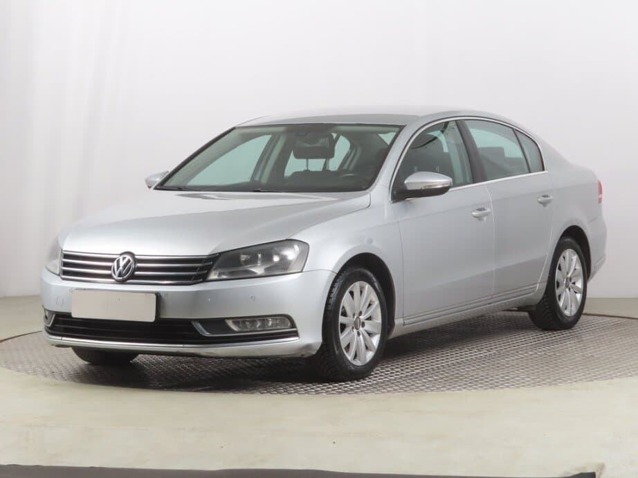 2011 Volkswagen PASSAT - 3