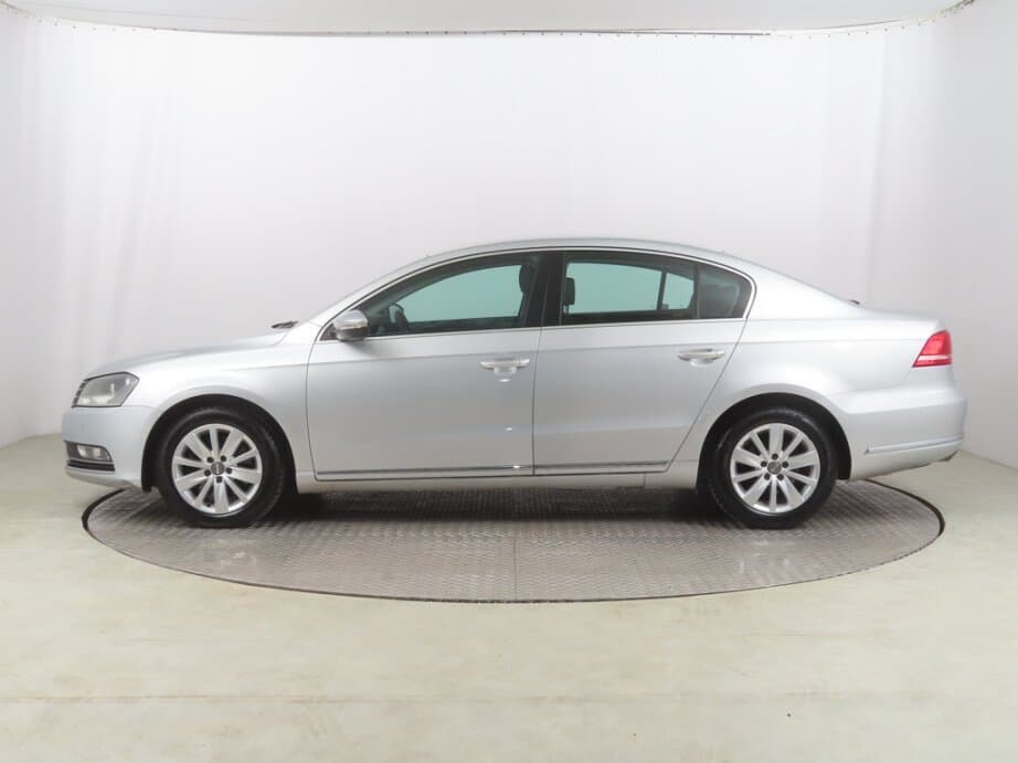 2011 Volkswagen PASSAT - 4