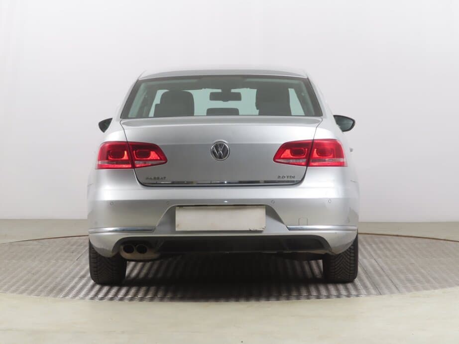 2011 Volkswagen PASSAT - 6