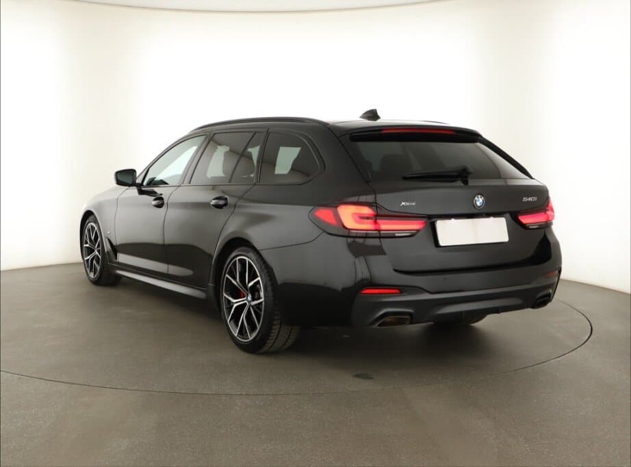 2021 BMW 5-SERIES - 5