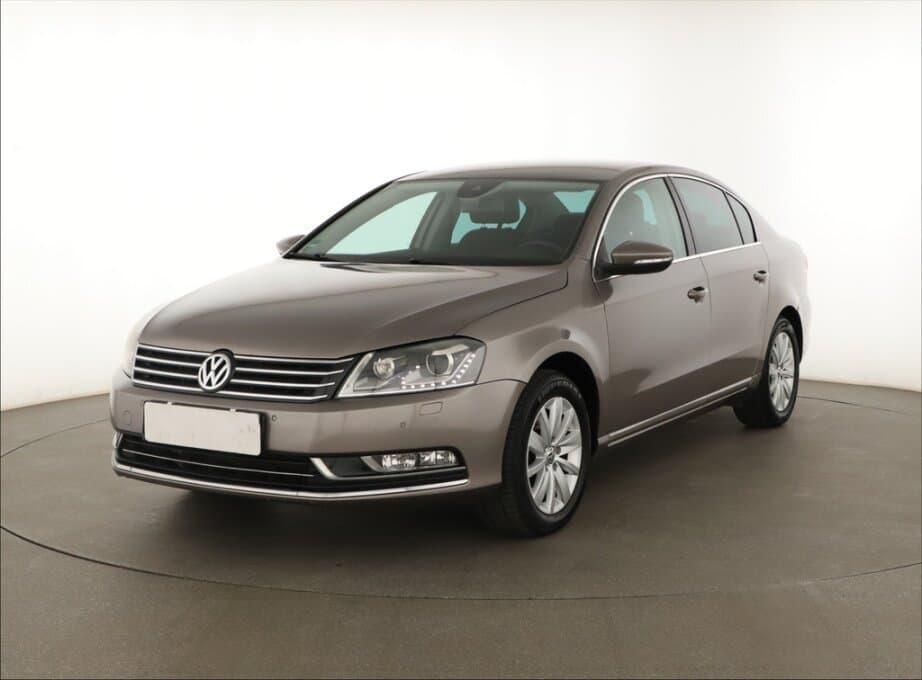 2011 Volkswagen PASSAT - 2